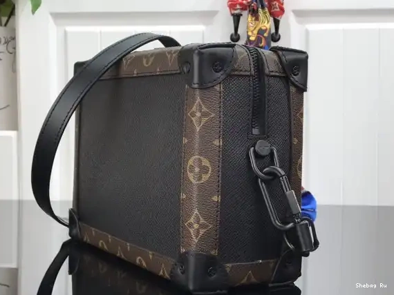 TRUNK SOFT LOUIS VUITTON 0617